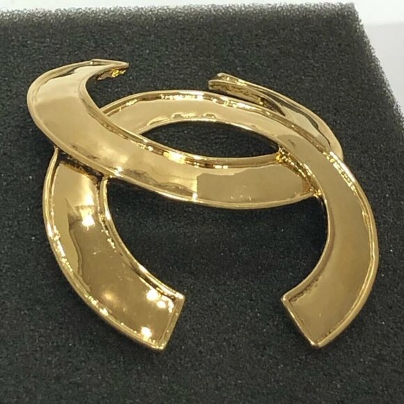 CHANEL CC Logo Vintage Brooch Gold Tone Pin 94P Auth - Picture 7 of 16